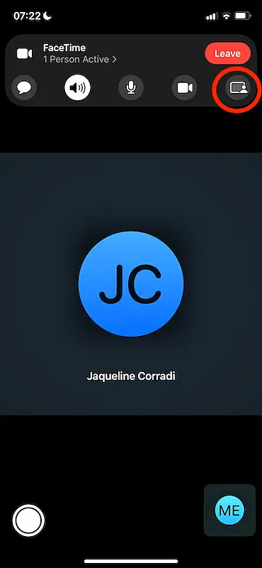 Facetime screen showing the screen share button
