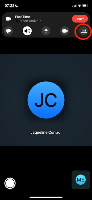 Facetime screen showing the screen share button