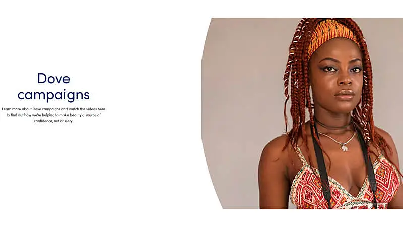 captura de tela do site da campanha Real Beauty da Dove composto por uma parte escrita e a foto de uma mulher negra de vestido vermelho