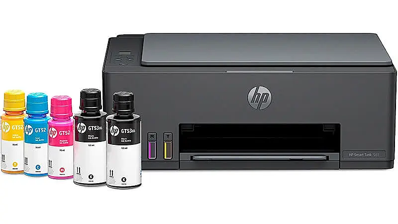 imagem de uma impressora HP Smart Tank 581 na cor cinza ao lado de 5 garrafas de tinta