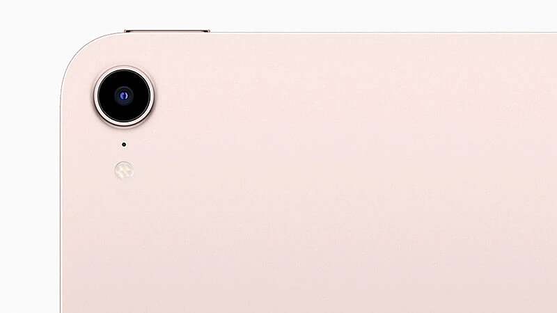 imagem focada na lente da câmera do iPad Mini