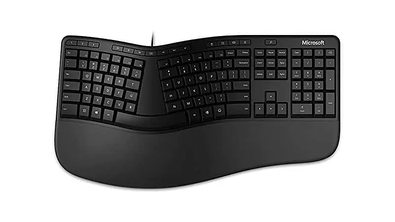 imagem de um teclado ergonômico da Microsoft na cor preta