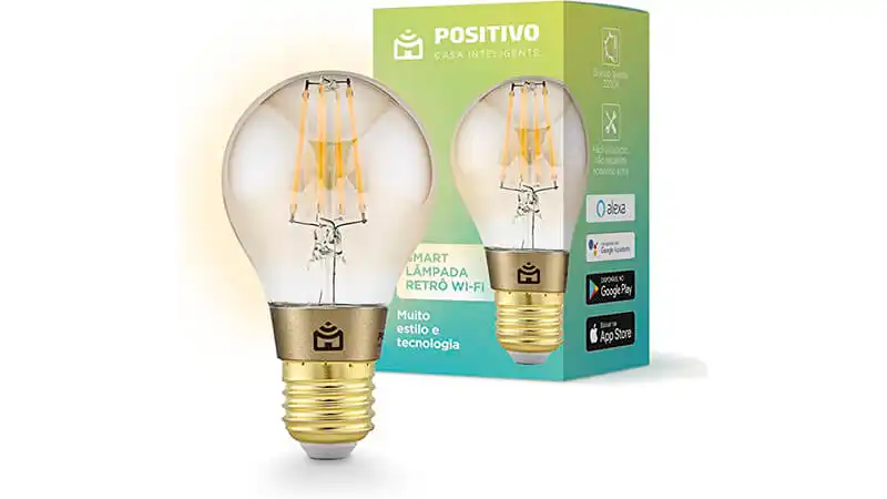 imagem de uma lâmpada inteligente da Positivo com design retrô ao lado da caixa