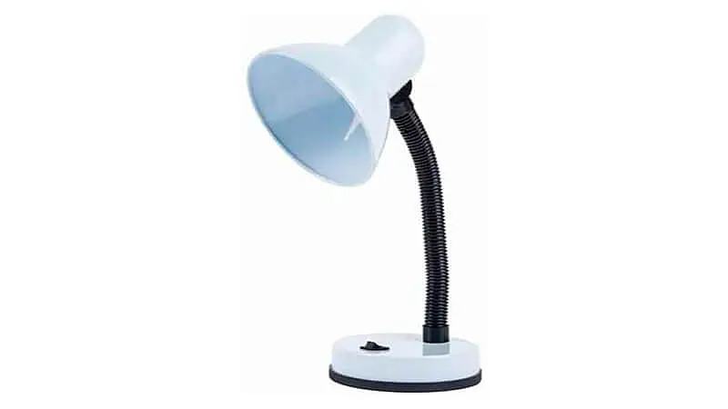 imagem de uma luminária de mesa Danuri na cor branca