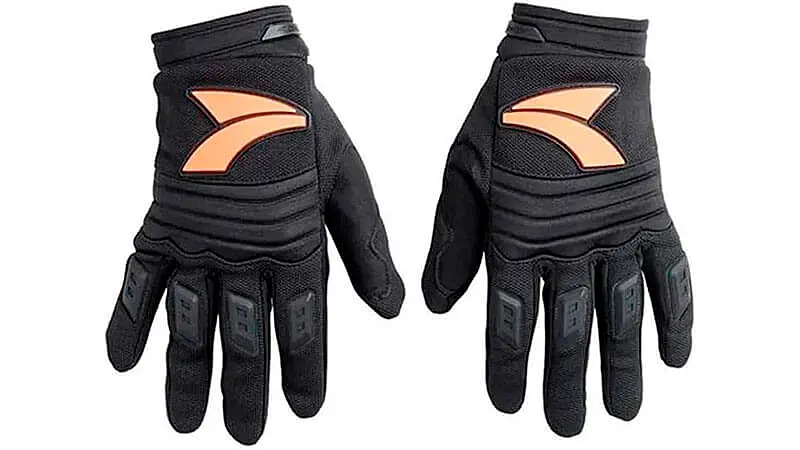 imagem de um par de luvas de motoqueiro da Multilaser na cor preta