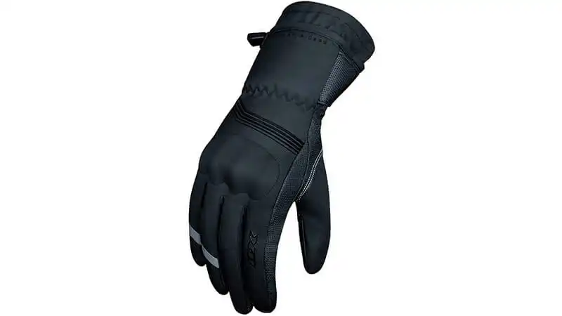 imagem de uma luva de motoqueiro de cano longo X11 Dry Tech na cor preta