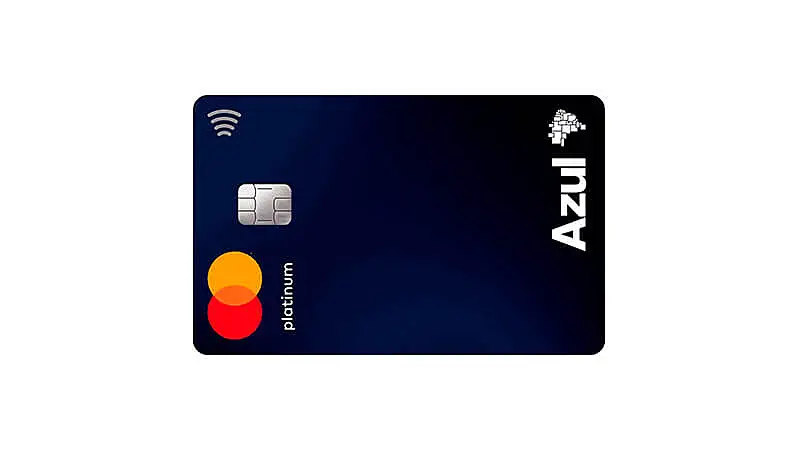 imagem de um cartão de crédito Azul Itaú Mastercard Platinum