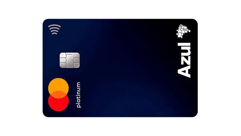 imagem de um cartão de crédito Azul Itaú Mastarcard Platinum