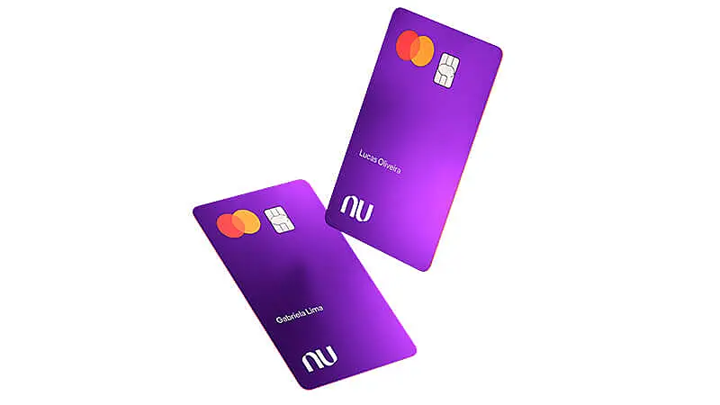 imagem de dois cartões de crédito na cor roxa do NuBank