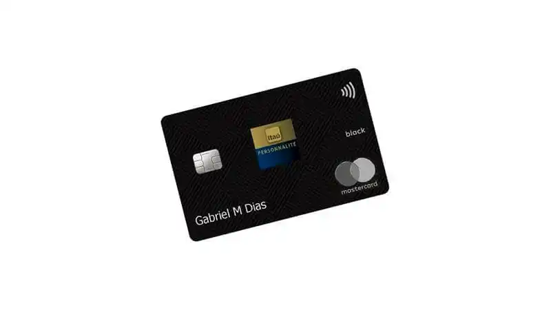 imagem de um cartão de crédito Itaú Personnalité Mastercard Black