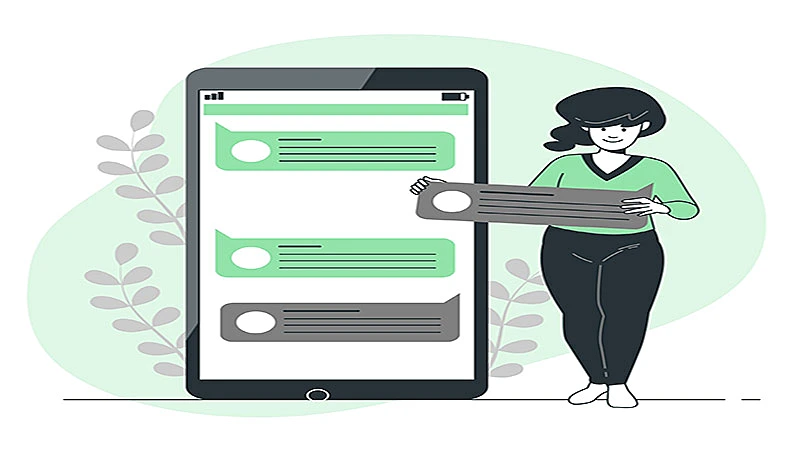 imagem com um celular gigante e uma mulher segurando uma mensagem