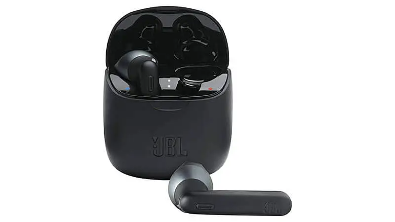 imagem de um fone de ouvido bluetooth intra-auricular JBL Tune 225TWS na cor preta dentro do case