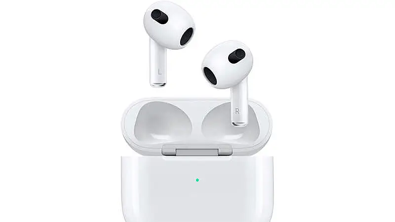 imagem que mostra um par de fones de ouvido bluetooth intra-auriculares AirPods logo acima do case de carregamento