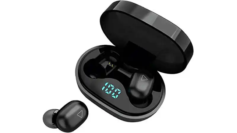 imagem que mostra um par de fones de ouvido bluetooth intra-auriculares i2GO Pro em um case de carregamento com 100% de carga