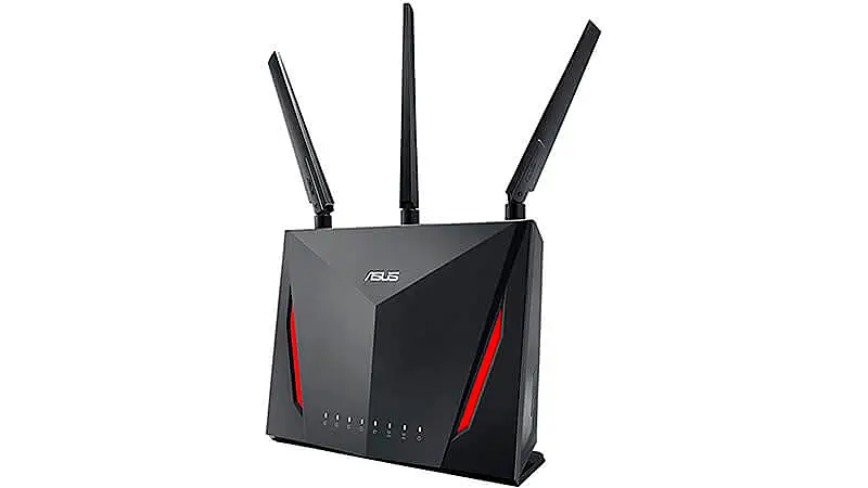 imagem de um roteador Asus RT-AC86U na cor preta com três antenas