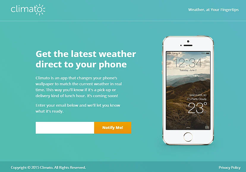 Landing page com campo de captura de email à esquerda e um smartphone à direita