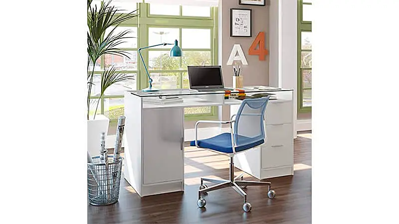 imagem de uma mesa de escritório Chicaco com tampo de vidro