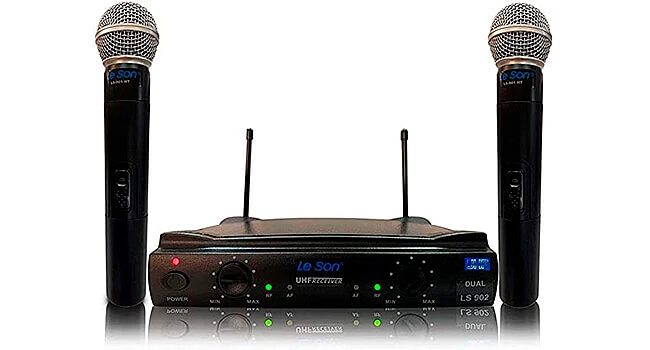 foto de um par de microfones sem fio e um receptor da Le Son
