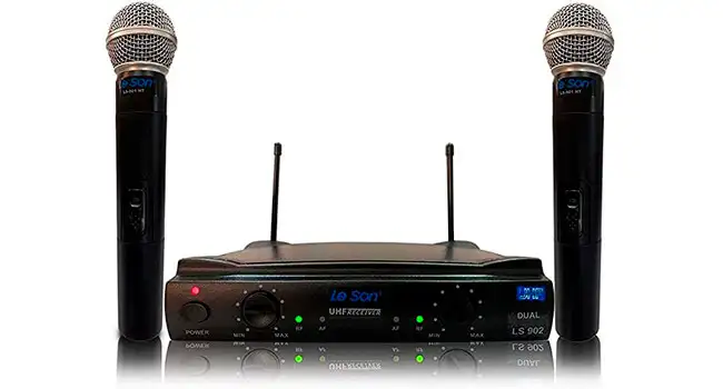 foto de um par de microfones sem fio e um receptor da Le Son