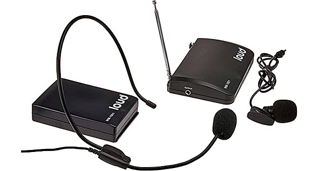 foto de um microfone sem fio de lapela e um receptor WM Loud