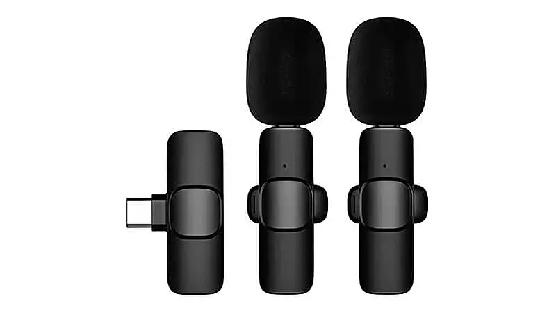 imagem de um par de mini microfones de lapela e um receptor para celular da Yeacher
