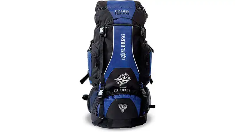 imagem de uma mochila de viagem de 70 litros da Clio Packs na cor preta e azul