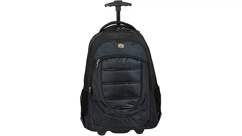 imagem de uma mochila de viagem da Clio com rodinhas e na cor preta