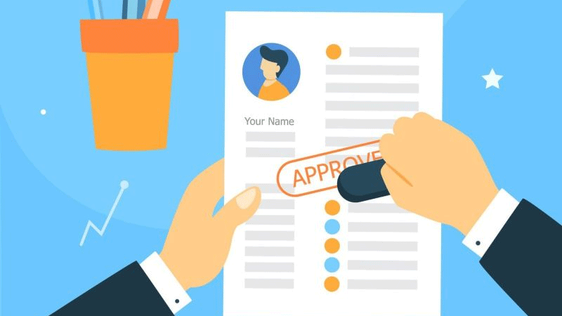 Ilustração de um homem carimbando um currículo como aprovado