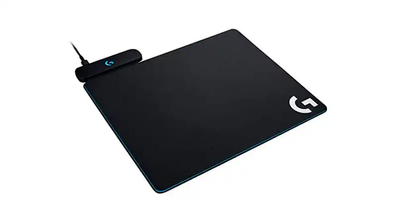 imagem de um mousepad gamer Logitech Powerplay na cor preta