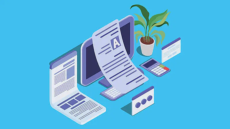 Redator trabalhando em um texto em um notebook