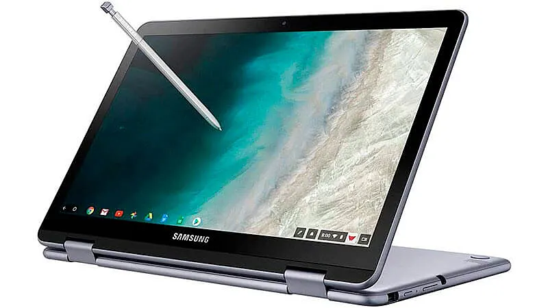 imagem de um notebook Samsung Chromebook Plus dobrado ao meio e com uma caneta encostada na tela