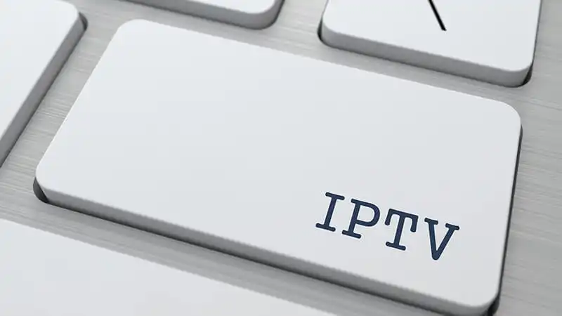 O que é IPTV? Imagem de um teclado com uma tecla de IPTV e outra de TV online