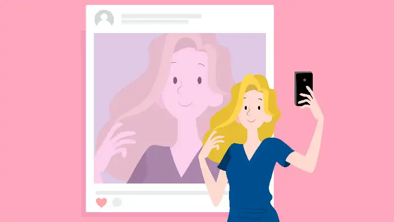 Mulher tirando uma selfie para seu perfil do Instagram