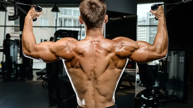 Foto de um homem treinando