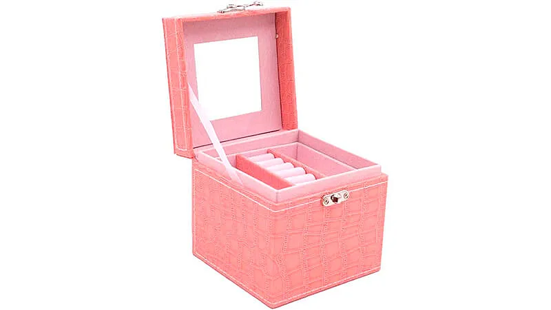 imagem de uma mini maleta de joias na cor rosa aberta com espelho na tampa