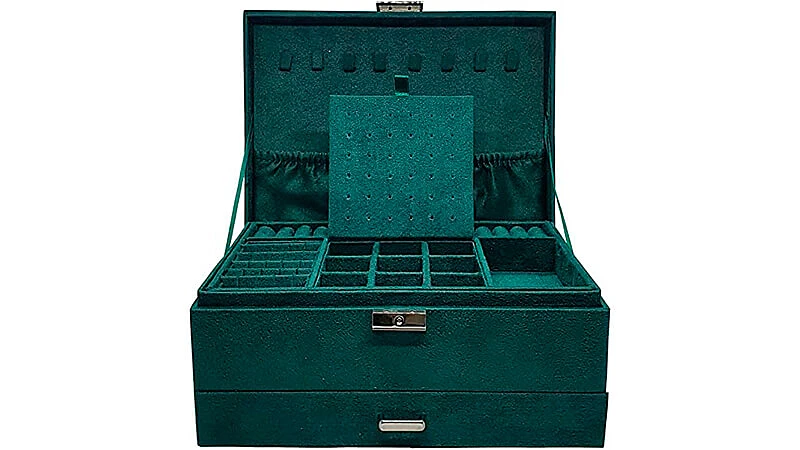 imagem de um porta joias aberto com revestimento aveludado na cor verde