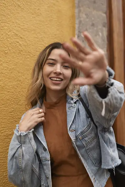 Poses para fotos Poses para fotos cubre parte de tu rostro con la mano