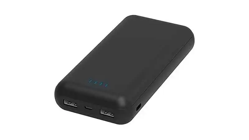 imagem de um power bank Multilaser na cor preta