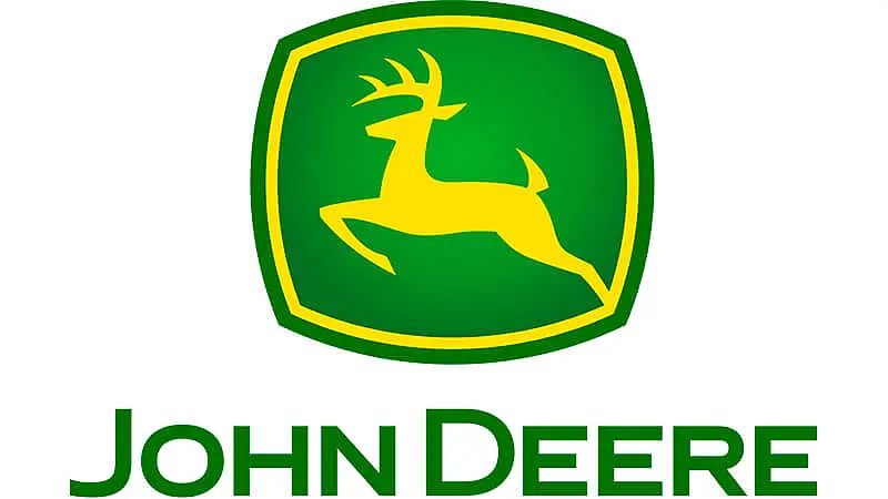 Fila de tratores verdes John Deere