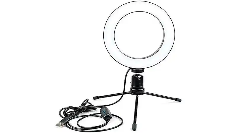 Ring Light imagem de uma mini Ring Light de 16 centímetros de diâmetro em cima de um mini tripé