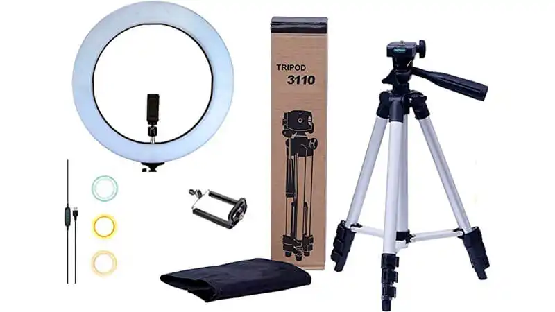 Ring Light Bella Net imagem de uma Ring Light Bella Net com 26 centímetros de diâmetro ao lado de diversos acessórios