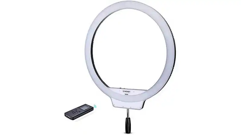 Ring Light para Yongnuo imagem de uma Ring Light Yongnuo YN608 ao lado de um controle remoto bluetooth