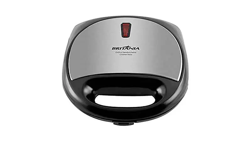 imagem de uma sanduicheira Britânia Crome com acabamento em aço inox e detalhes na cor preta