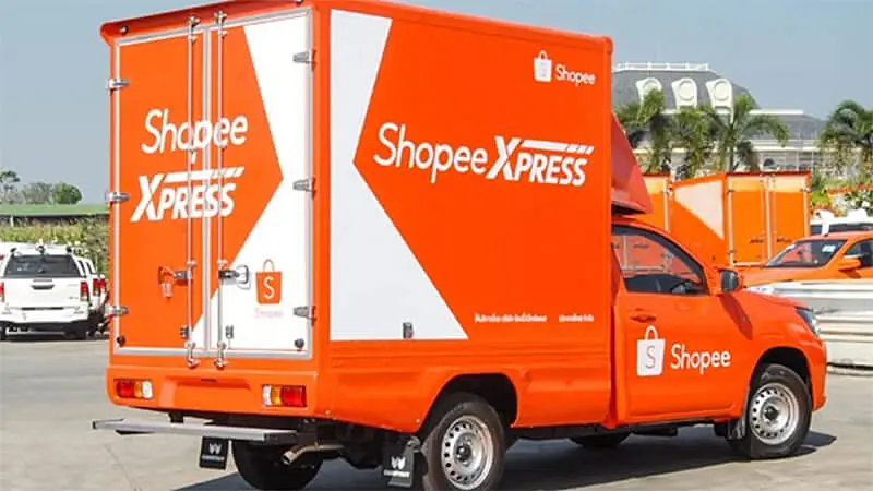 Foto de um carro de transportadora Shopee Xpress