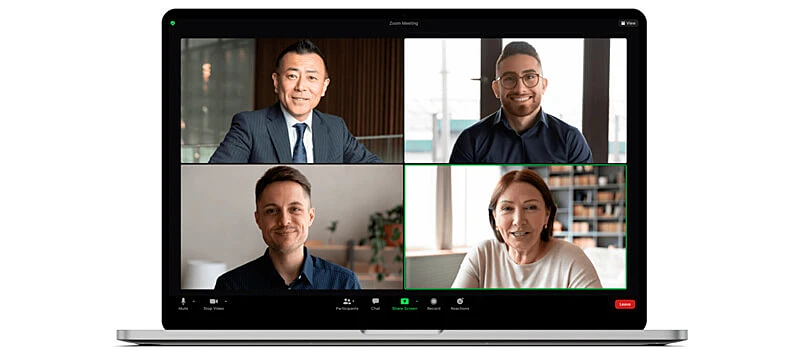 captura de tela de uma reunião em 4 pessoas no site de video chamada do zoom,
