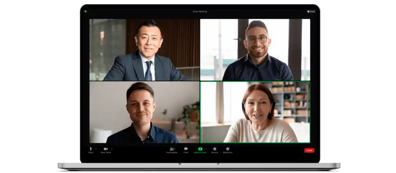 captura de tela de uma reunião em 4 pessoas no site de video chamada do zoom,
