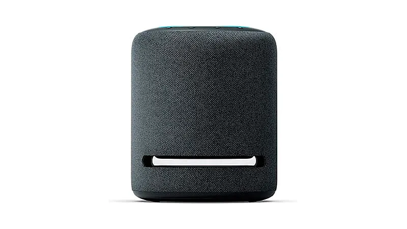 imagem de um smart speaker Echo Studio na cor preta