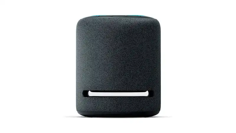 imagem de um smart speaker Echo Studio na cor preta