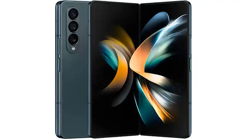 imagem que mostra dois Samsung Galaxy Z Fold4, um totalmente fechado e outro levemente dobrado ao meio