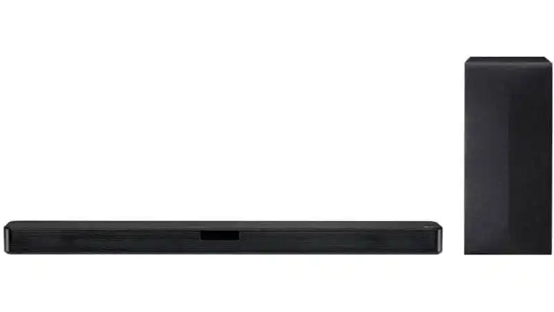 Soundbar LG SN4-300 imagem de uma soundbar LG SN4-300 ao lado de um subwoofer LG